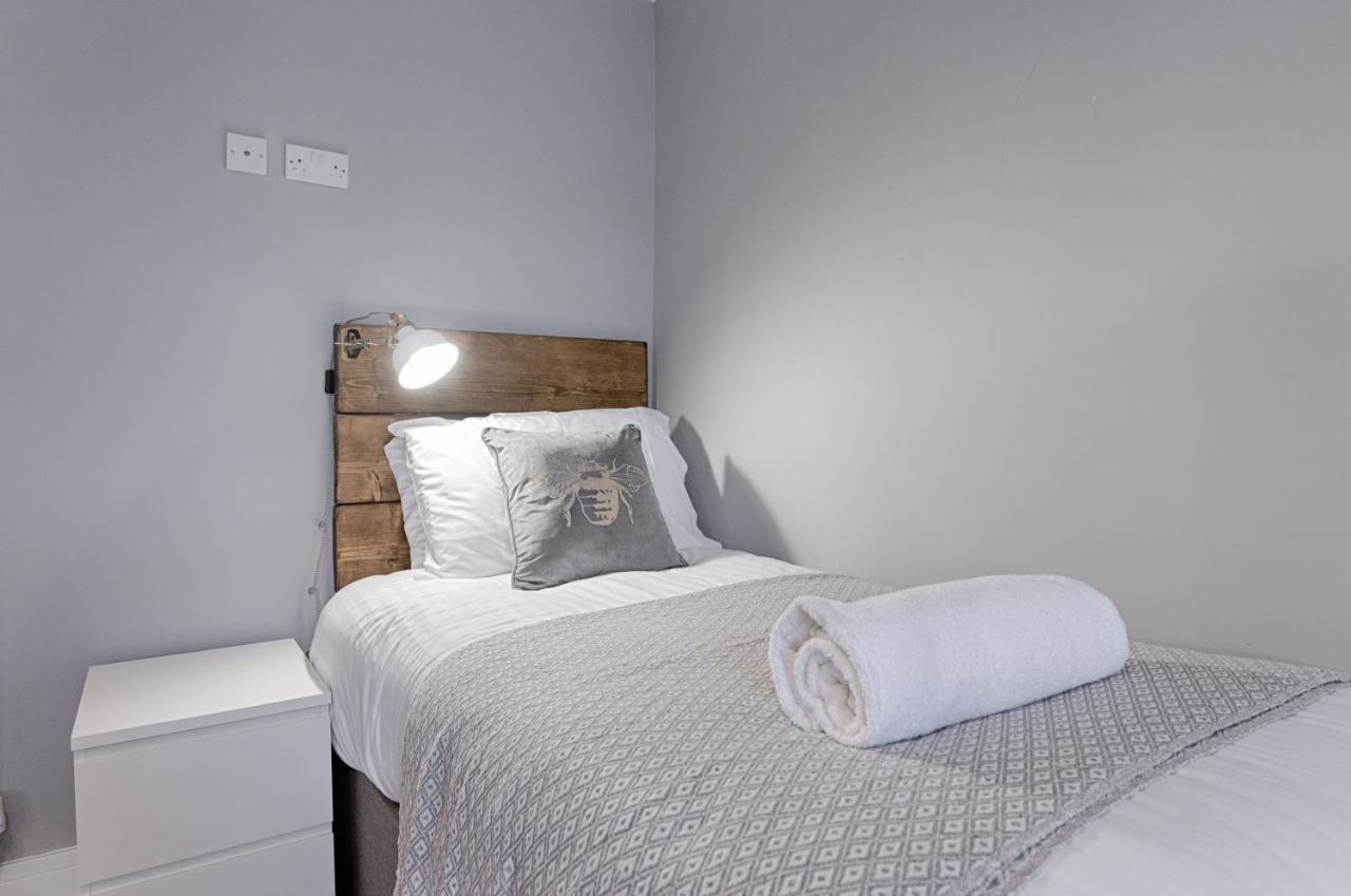 3Rm Flat, Smart Tv'S, Close To All Amenities Лланелли Экстерьер фото
